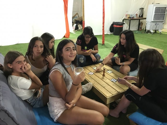 אוהל הנוער2