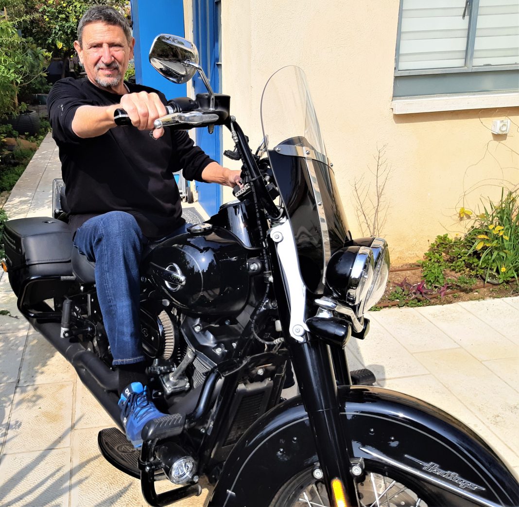 אדם. תמונה פותחת