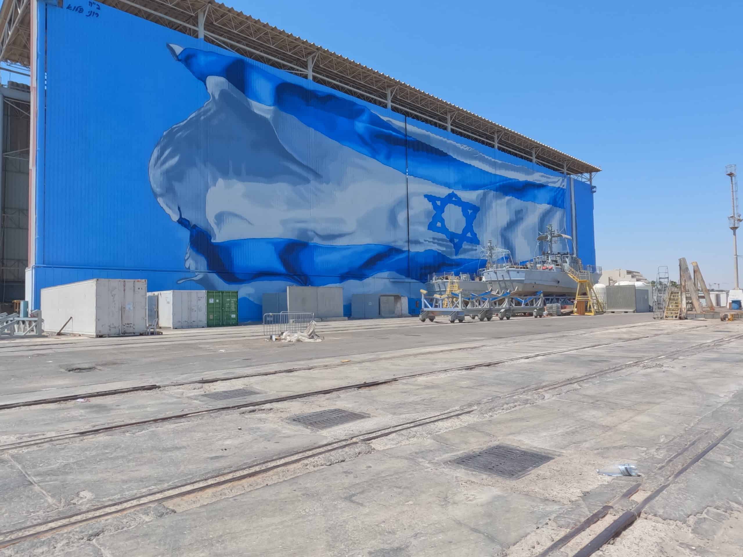 טמבור תרמה אלפי ליטרים של צבע להנפת דגל ישראל באילת - אילת טיימס